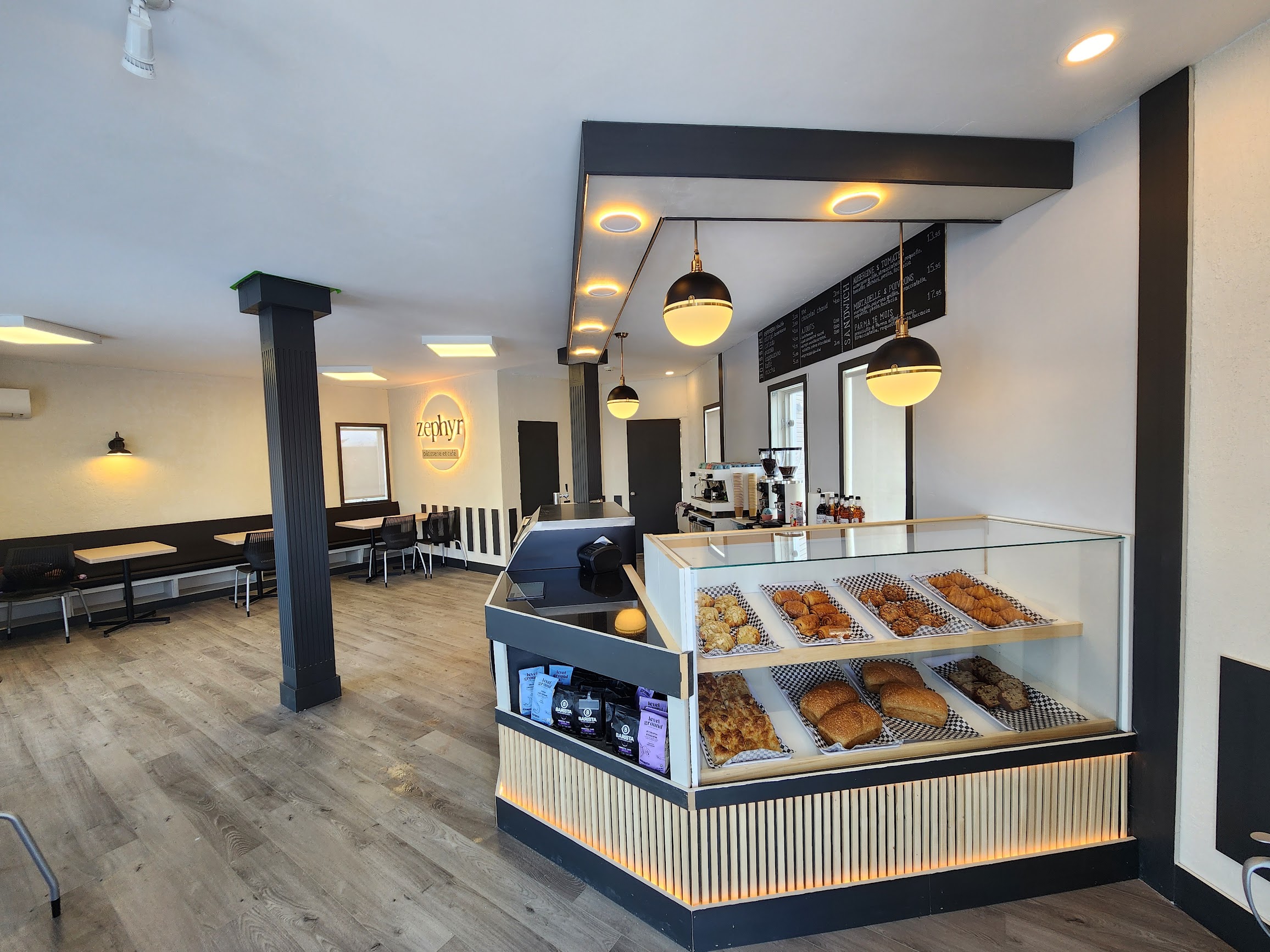 L'atelier Zéphyr — comptoir et salle